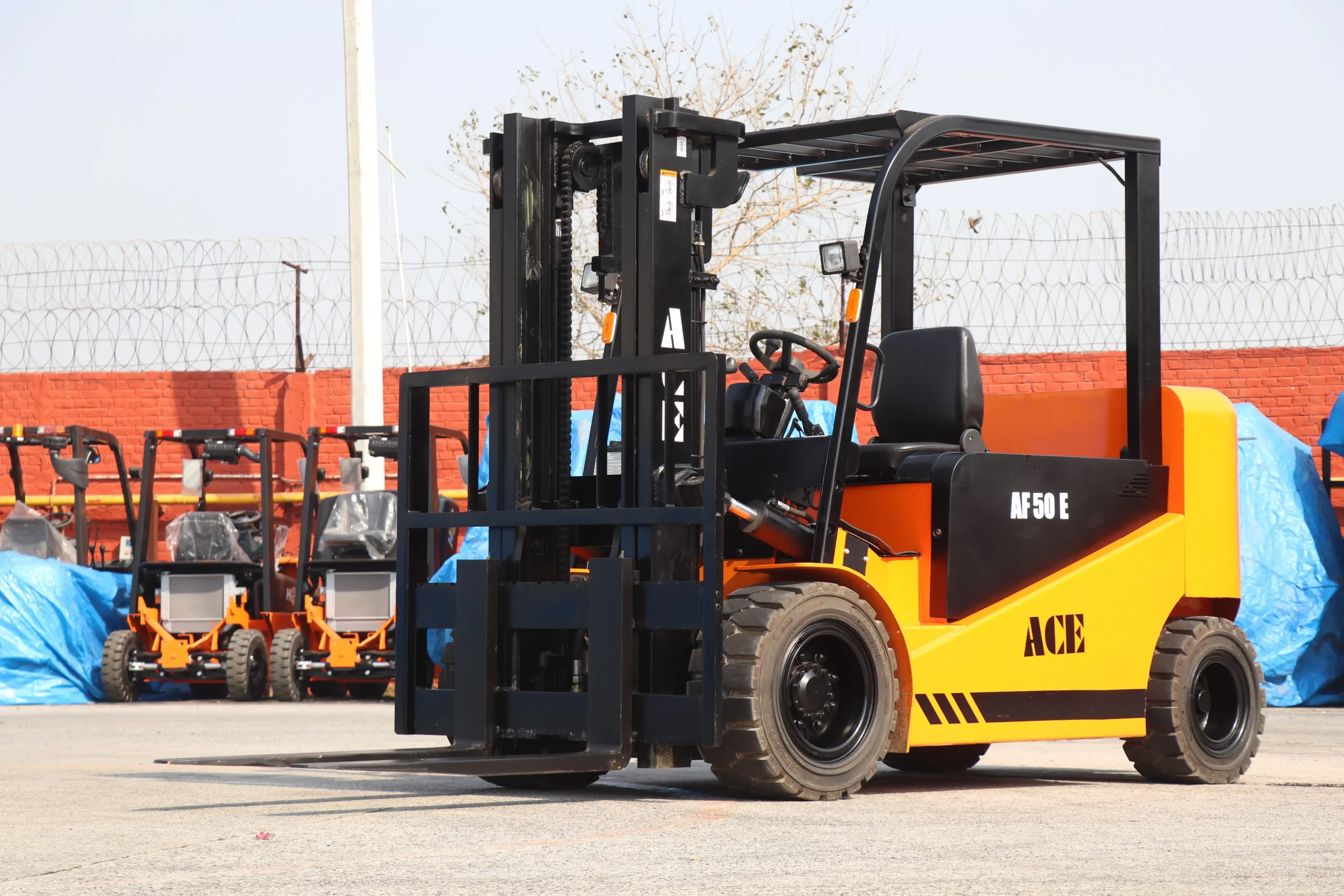 Forklift and yard equipment wash in Toronto