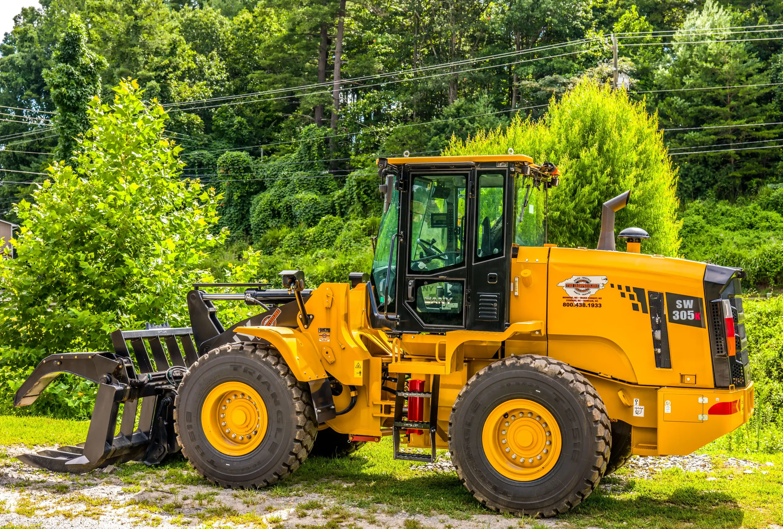 Skid steer wheel well degreasing in the GTA